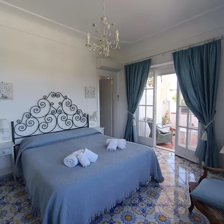 Cristina Bed & Breakfast 4*