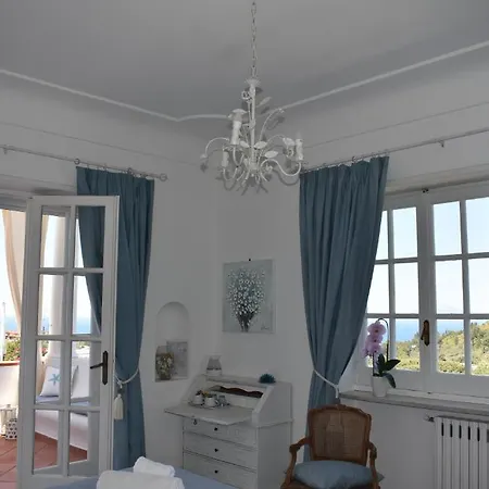 Oda ve Kahvaltı Cristina 4*