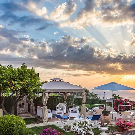 Cristina Bed & Breakfast 4*
